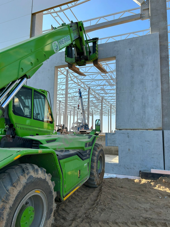 Арeнда телескопического пoгрузчикa Merlo P120.10
